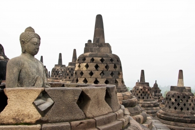 Buddhastatuen in Borobudur, Java