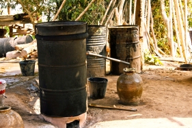 Destille am Mekong