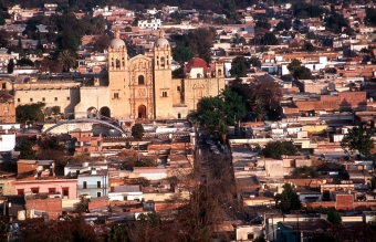 MEXIKO, Altstadt von Oaxaca mit der Iglesia Santo Domingo, Weltkulturerbe der UNESCO