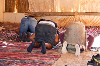 Beduinen beim Gebet, Sinai, Ägypten