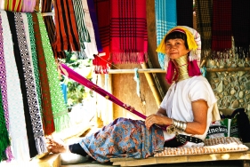  Padong Frau am Webstuhl, Burma