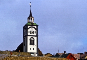 NORWEGEN, Roroskirche in der Kupferstadt Roros, Weltkulturerbe der UNESCO