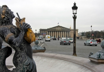 Assemblee Nationale vom Place de la Concorde aus gesehen, Paris