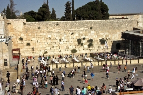 Klagemauer oder Western Wall, links die Männer, rechts die Frauen