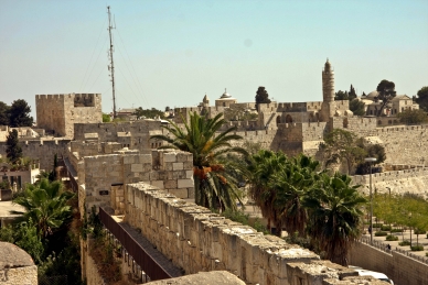 Auf der alten Stadtmauer in Jerusalem