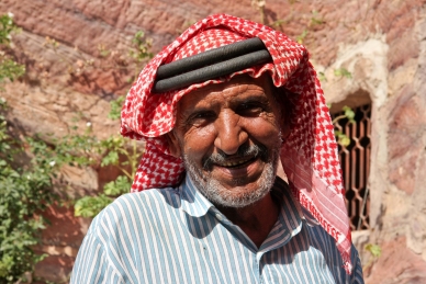 Bdoul Mofleh, der letzte Beduine, der noch immer in seiner Wohnhöhle im alten Petra lebt