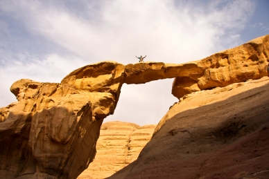 Burdah Rock Bridge im Wadi Rum, Jordanien