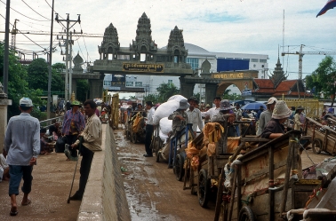 Kleiner Grenzverkehr in Poipet zwischen Thailand und Kambodscha