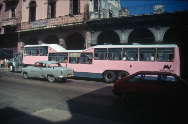 Der Metrobus als typisches Transportmittel in Havanna wird auch Camel genannt