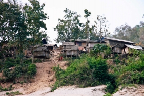 Dorf am Mekong