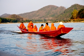Mönche auf dem Mekong