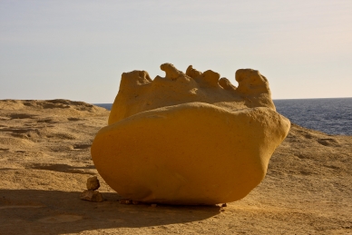 Sandsteinbrocken in Xlendi, Gozo