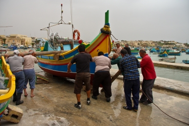 Stapellauf in Marsaxlokk, Malta