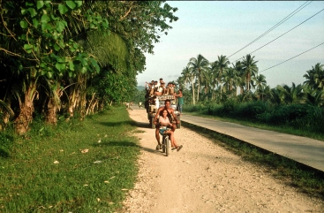 Gegenverkehr in Palapag, Samar, Philippinen