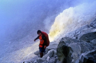 Schwefelfumarole am Mount Apo, Mindanao, Philippinen