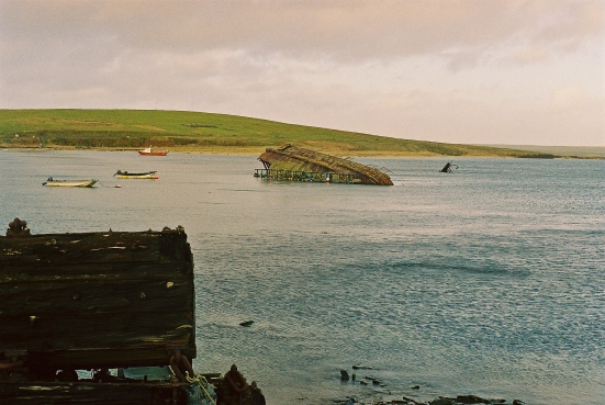 Scapa Flow, Orkney, 1919 fand hier die Selbstversenkung der kaiserlichen Hochseeflotte statt