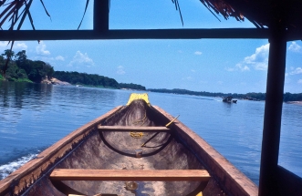 Von Puerto Ayacucho aus geht es nur noch mit dem Boot weiter nach Süden