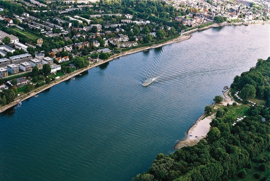 Der Rhein bei Wiesbaden Biebrich