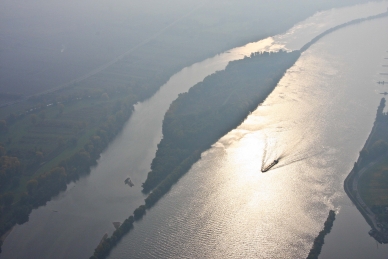Der Rhein im Gegenlicht