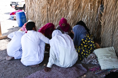 Beduinen beim Mittagessen, Sinai, Ägypten