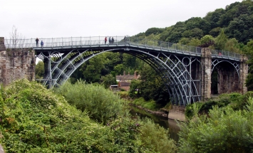 Ironbridge von 1779 (älteste Eisenbrücke der Welt) on the River Severn