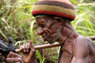 Menschen im Hochland von West Papua