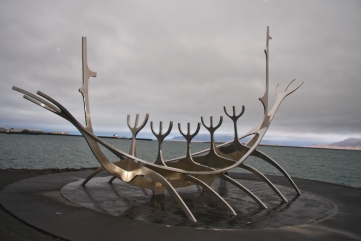 Das Sonnenschiff, Skulptur eines Wikingerschiffes in Reykjavik, Island