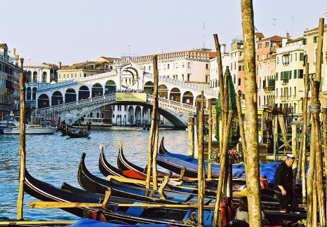 Rialtobrücke in Venedig, Italien