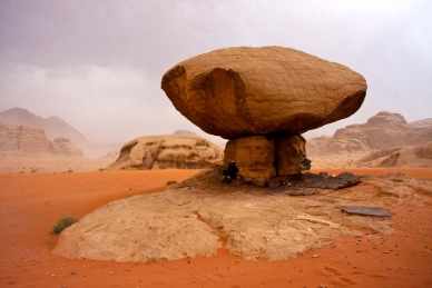Sandsteinpils im Wadi Rum