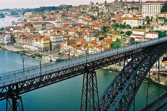  Ponte Dom Luis I mit Ribeira, Altstadt von Porto, Portugal