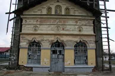 In Romanesti wird eine alte Kirche mit einer neuer Kirche überbaut