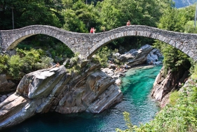 Steinbruecke von Lavertezzo, Valle Verzasca, Tessin, Schweiz